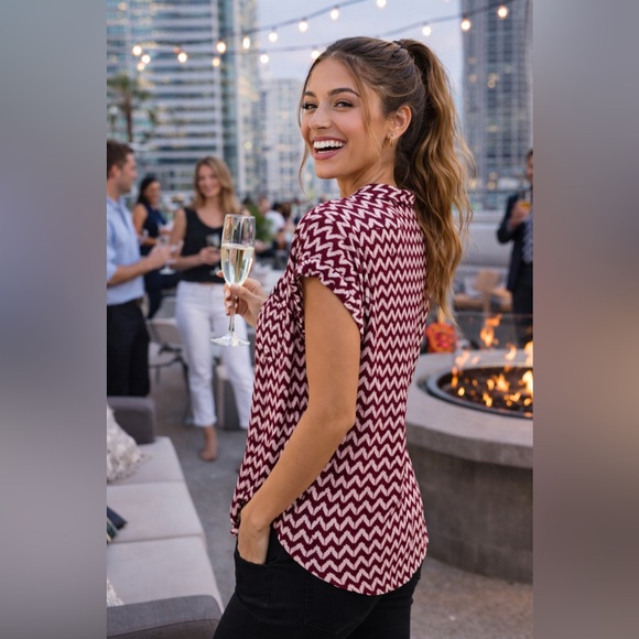 Jachs Girlfriend Burgundy Chevron Print Short Sleeve Button Front Blouse Size L - Picture 7 of 7